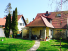 grosszuegiges-familienfreundliches-mehrgenerationenhaus-in-suedwestlage-in-kleinmachnow-mit-10-zimmern-pool-terrasse-balkon-garage-kamin-alarmanlage-grosses-grundstueck